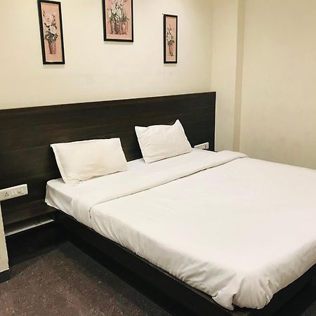 Hotel Divine Индаур Экстерьер фото
