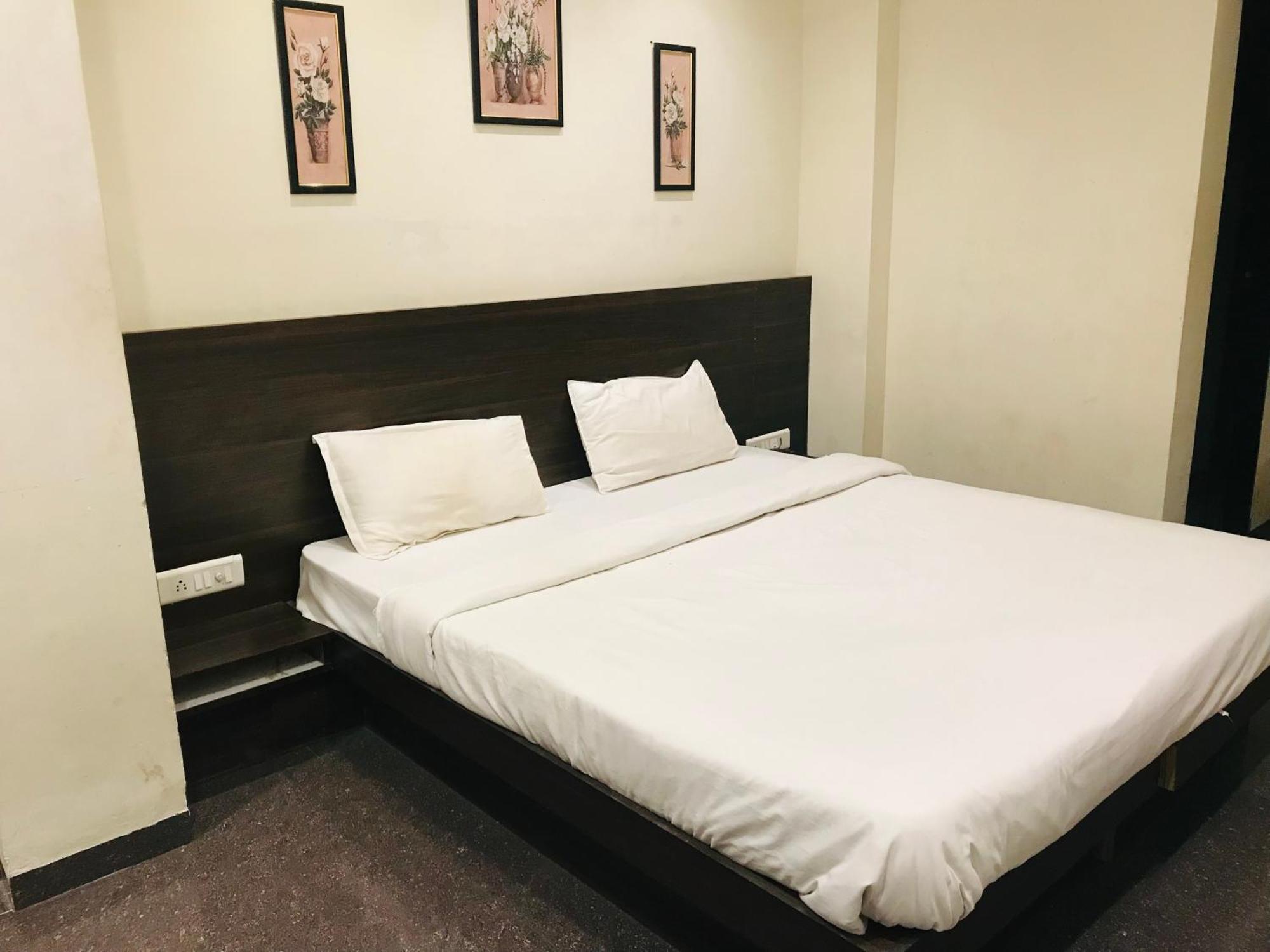 Hotel Divine Индаур Экстерьер фото