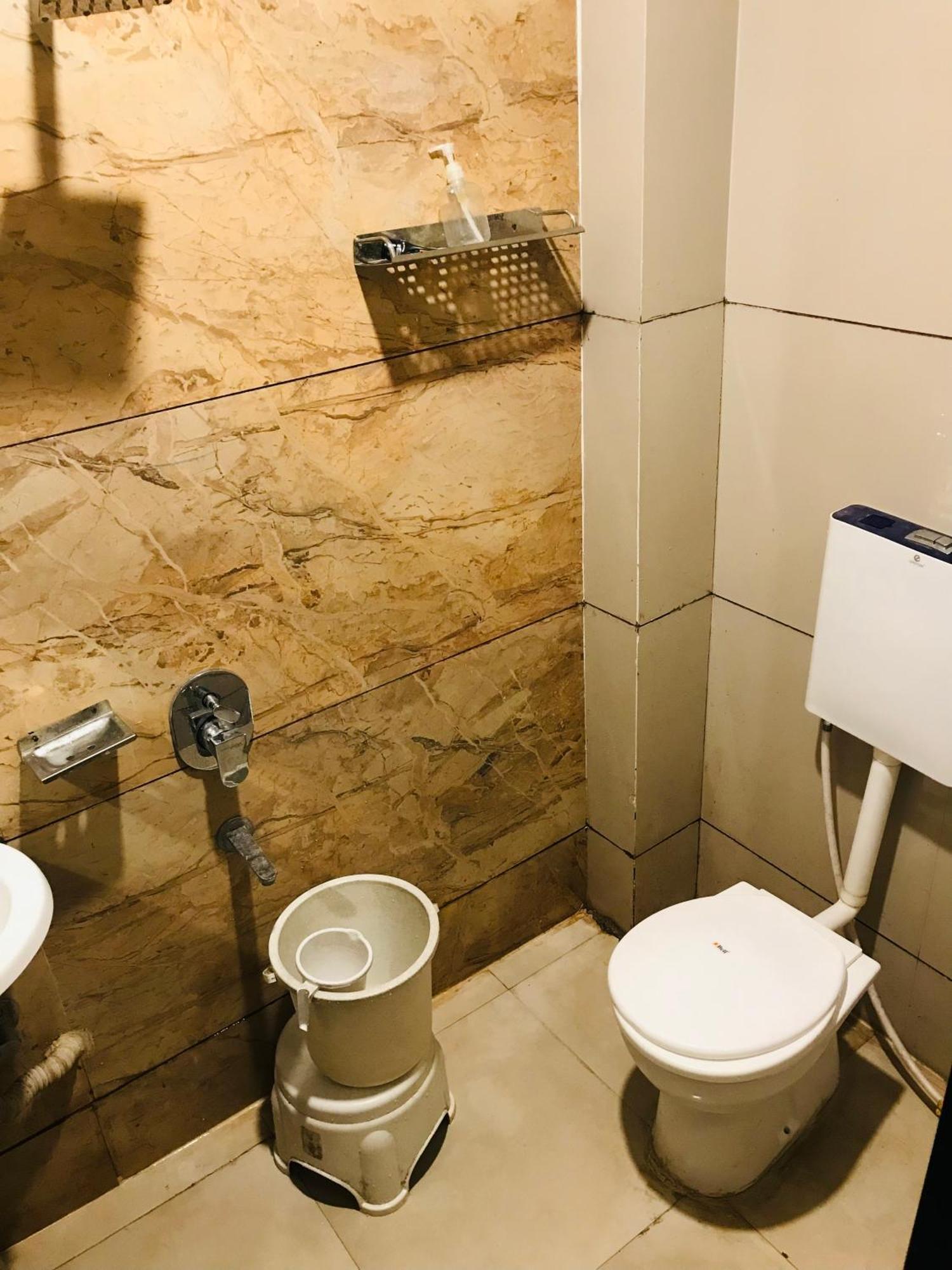 Hotel Divine Индаур Экстерьер фото
